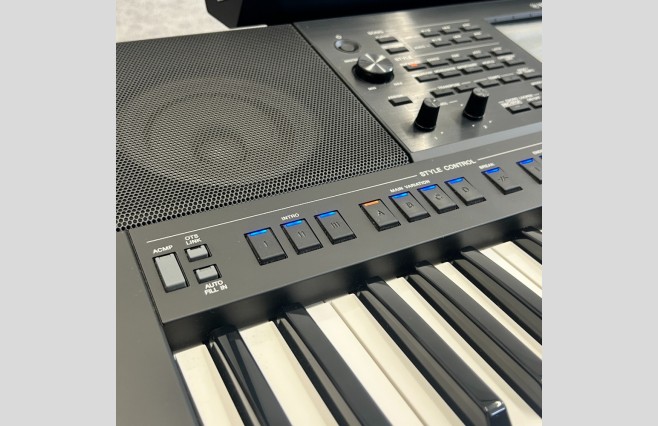 Yamaha PSR-SX900 Keyboard, Used (SN:BCAO01027) - Image 9